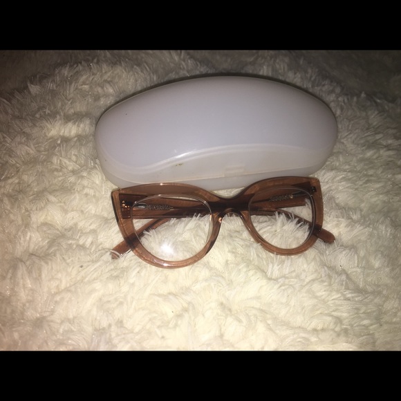 Glass( no prescription) - Picture 2 of 5